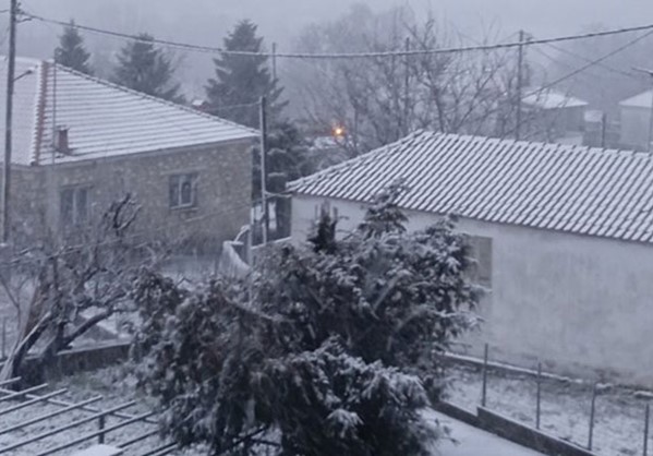 Ξεκίνησε η χιονόπτωση στα χωριά της Λάρισας